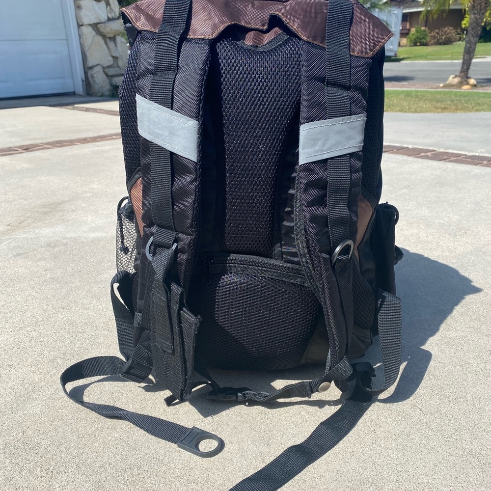 Solar Powered Backpack - Picture 3 of 11